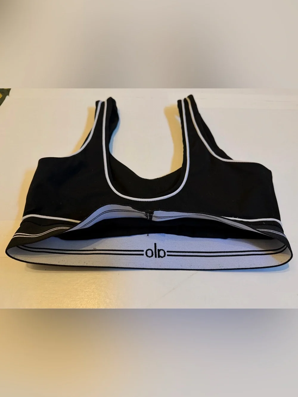 ALO yoga Heartthrob black sports bra Sz M/L